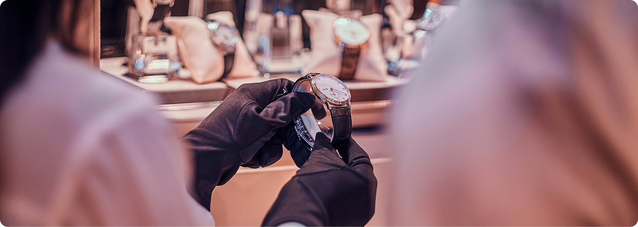 Branża jubilerska w e-commerce - ilustracja wyboru zegarka